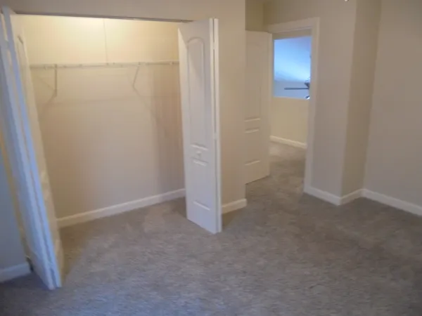 $1,895 | 3335 Southport Drive, Island Lake, IL 60042