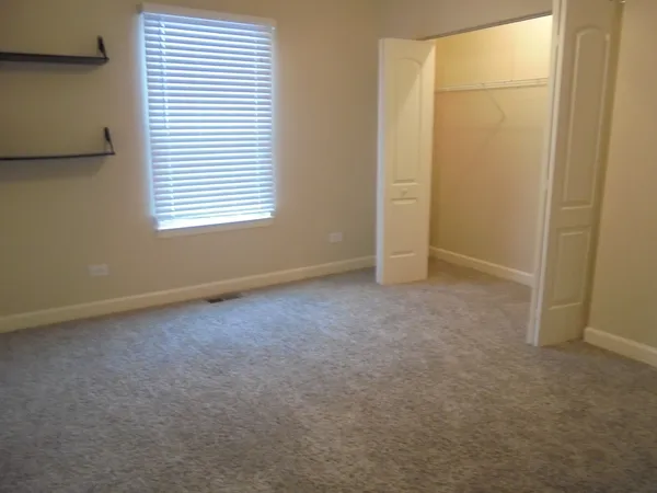 $1,895 | 3335 Southport Drive, Island Lake, IL 60042