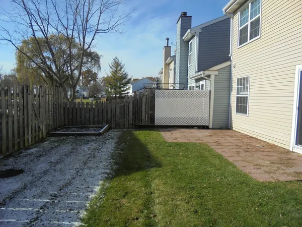 $1,895 | 3335 Southport Drive, Island Lake, IL 60042