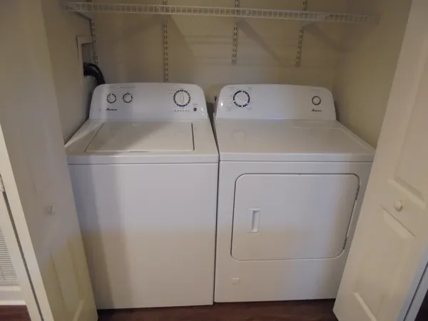 $1,895 | 3335 Southport Drive, Island Lake, IL 60042