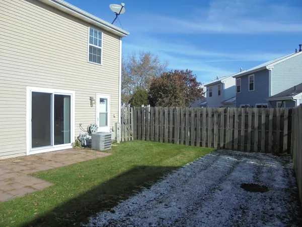 $1,895 | 3335 Southport Drive, Island Lake, IL 60042