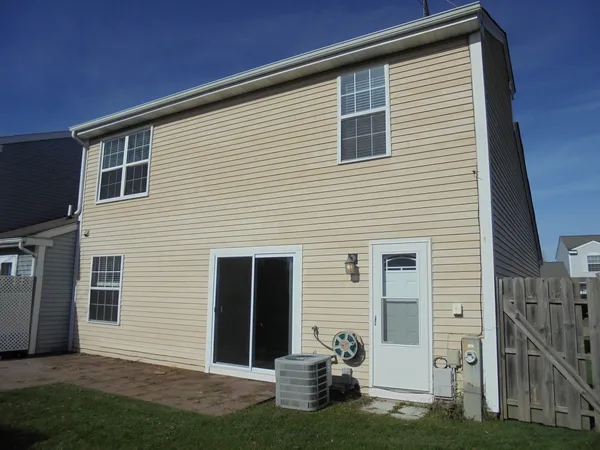 $1,895 | 3335 Southport Drive, Island Lake, IL 60042