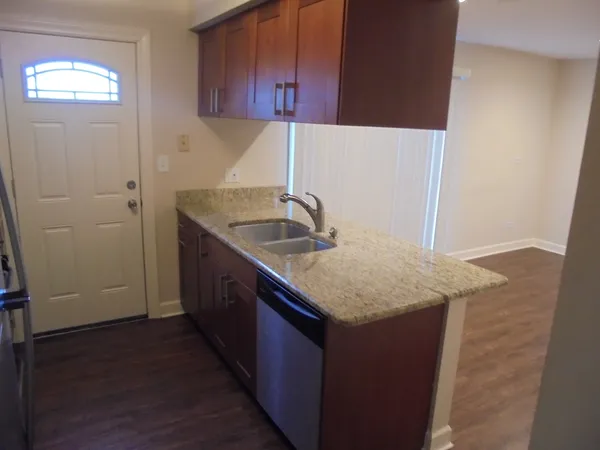 $1,895 | 3335 Southport Drive, Island Lake, IL 60042