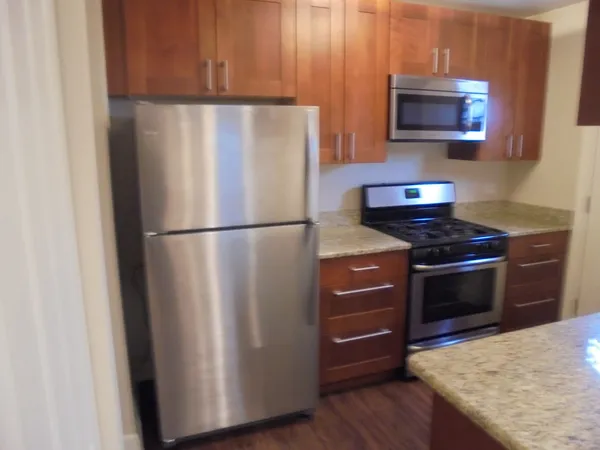 $1,895 | 3335 Southport Drive, Island Lake, IL 60042