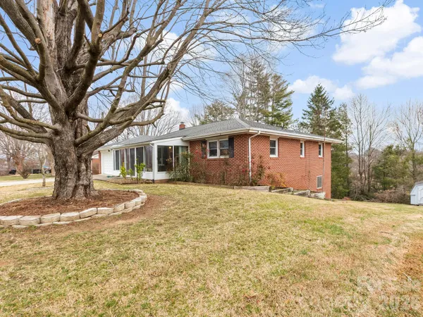 $389,000 | 608 South Buena Vista Drive, Hendersonville, NC 28792