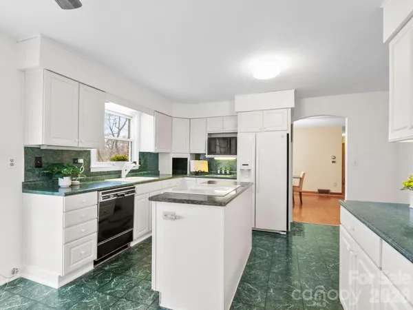 $389,000 | 608 South Buena Vista Drive, Hendersonville, NC 28792