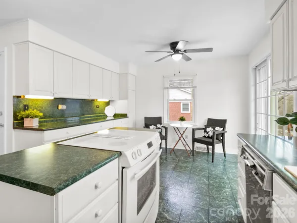 $389,000 | 608 South Buena Vista Drive, Hendersonville, NC 28792
