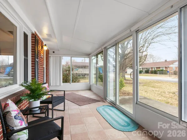 $389,000 | 608 South Buena Vista Drive, Hendersonville, NC 28792