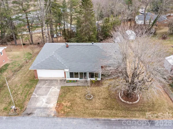 $389,000 | 608 South Buena Vista Drive, Hendersonville, NC 28792