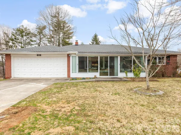 $389,000 | 608 South Buena Vista Drive, Hendersonville, NC 28792