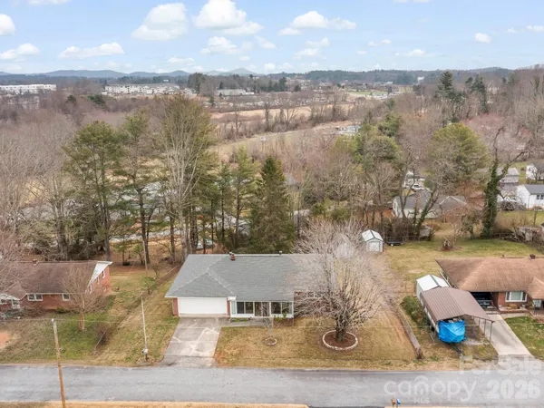 $389,000 | 608 South Buena Vista Drive, Hendersonville, NC 28792