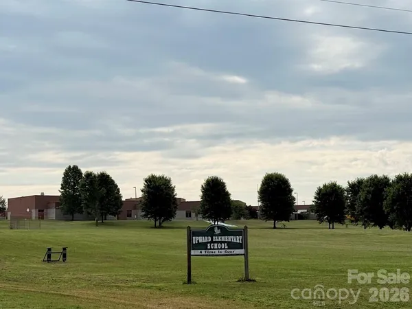$389,000 | 608 South Buena Vista Drive, Hendersonville, NC 28792
