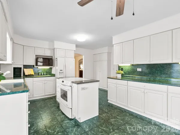 $389,000 | 608 South Buena Vista Drive, Hendersonville, NC 28792