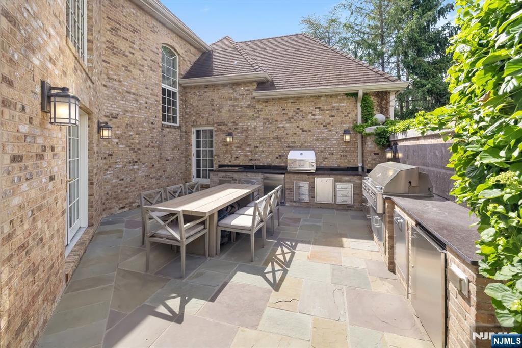 27 Roberts Road Englewood Cliffs, NJ 07632 - Photo 39 of 44