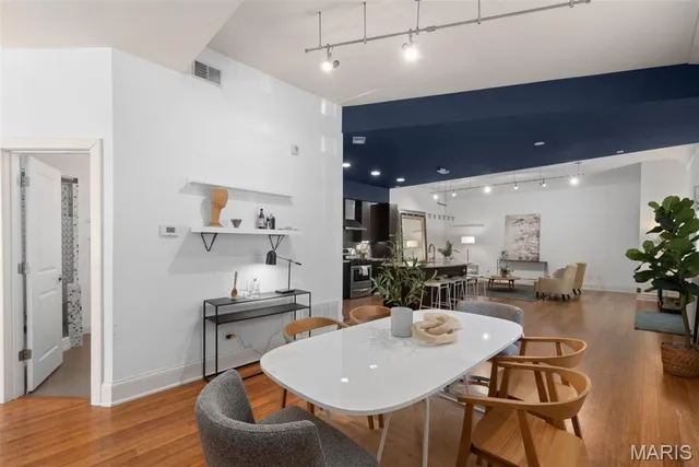 $215,000 | 4449 Olive Street, Unit 103, St. Louis, MO 63108