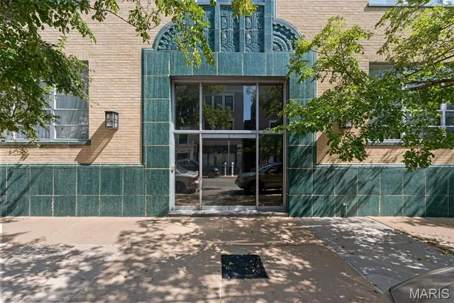$215,000 | 4449 Olive Street, Unit 103, St. Louis, MO 63108
