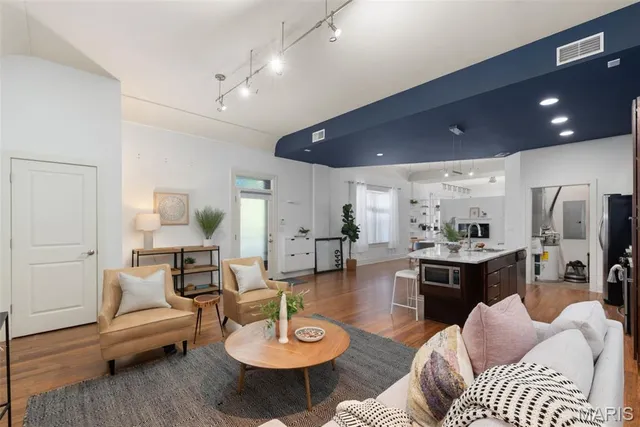 $215,000 | 4449 Olive Street, Unit 103, St. Louis, MO 63108