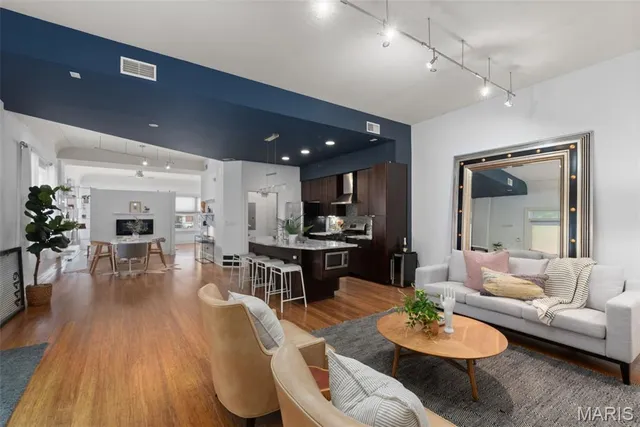 $215,000 | 4449 Olive Street, Unit 103, St. Louis, MO 63108