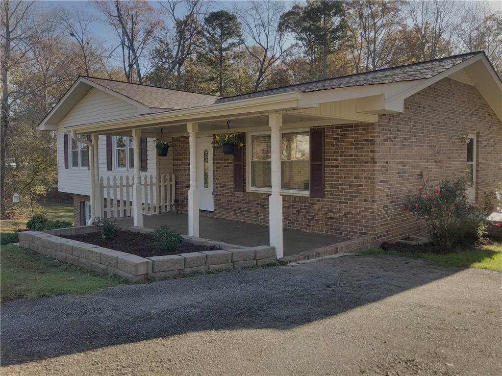 111 Country Acres Road Walhalla, SC 29691 - Photo 3 of 32 Gallery Image 3