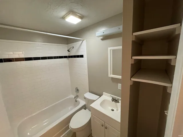 $625 | 1005 North Rogers Street, Unit B16, Bloomington, IN 47404