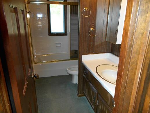 201 Post Road Waverly, TN 37185 - Photo 12 of 16 MASTER BATH