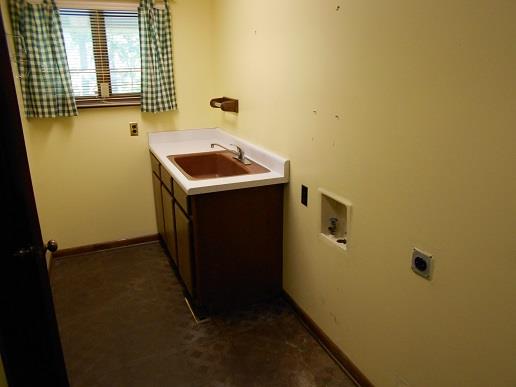 201 Post Road Waverly, TN 37185 - Photo 5 of 16 UTILITY ROOM