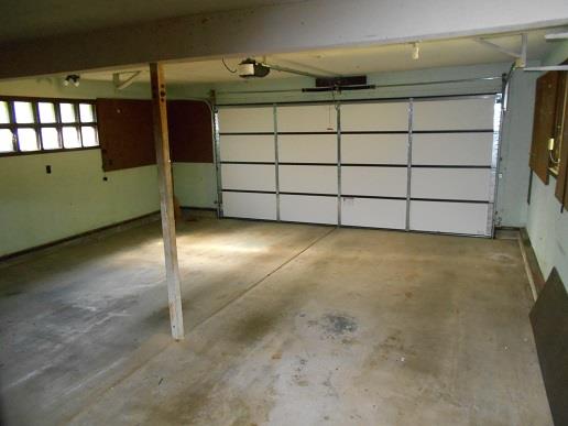 201 Post Road Waverly, TN 37185 - Photo 6 of 16 GARAGE