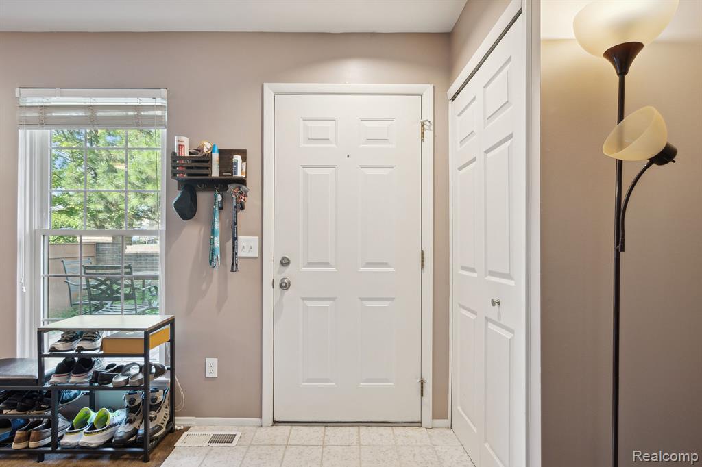 22040 Edgewater Novi, MI 48375 - Photo 12 of 44