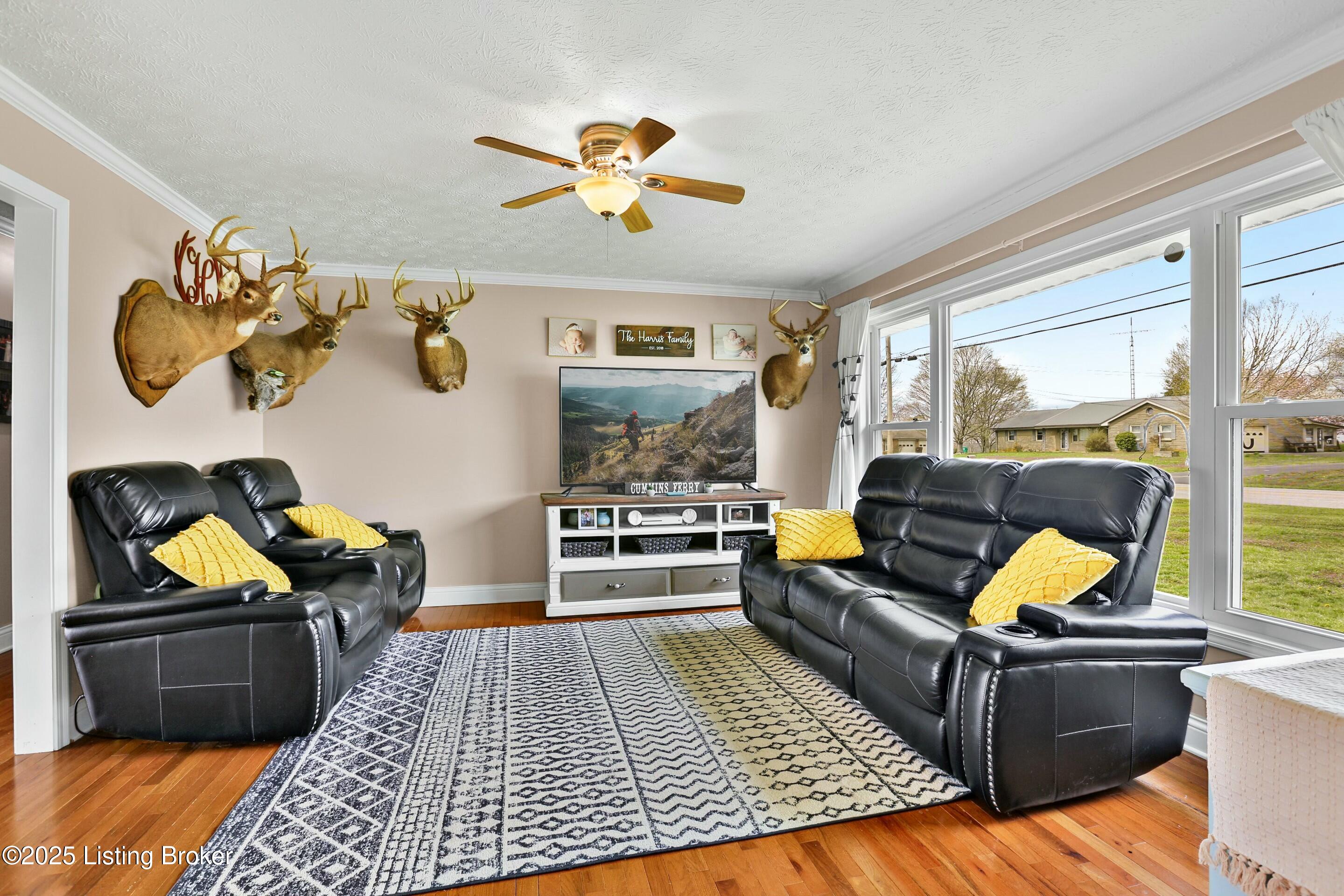 180 Cummins Ferry Road Salvisa, KY 40372 - Photo 5 of 29 Living Room