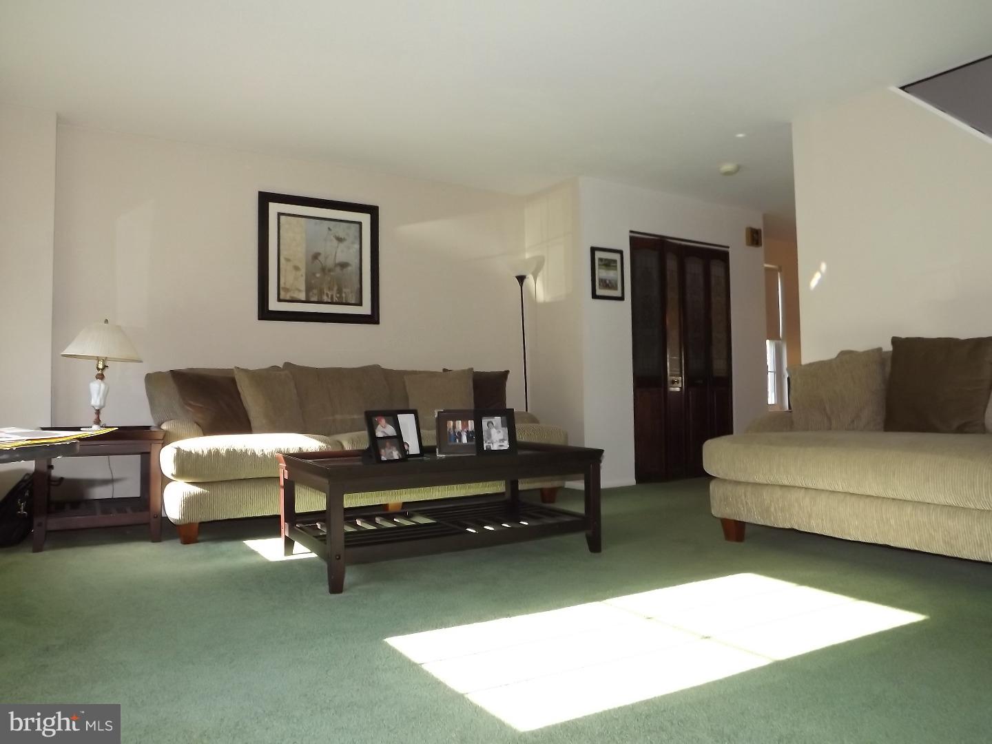 227 Greendale Road Philadelphia, PA 19154 - Photo 2 of 25 Living Room