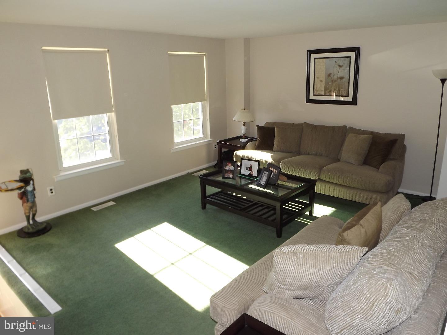 227 Greendale Road Philadelphia, PA 19154 - Photo 3 of 25 Living Room