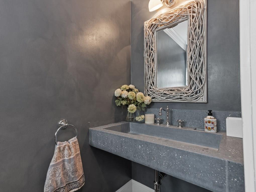 8 Solon Street Wellesley, MA 02482 - Photo 13 of 30
