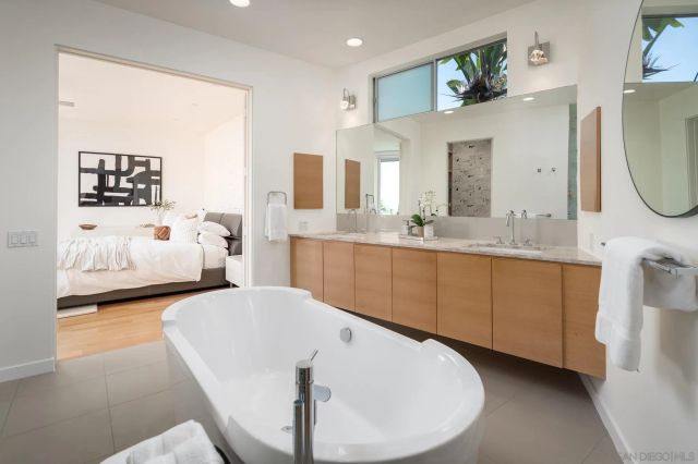a en suite bathroom with a double vanity sink and a mirror