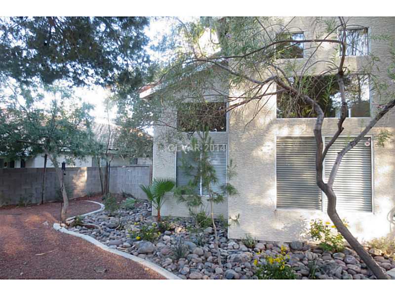 2424 Tottingham Road Henderson, NV 89074 - Photo 3 of 9 Property Photo. back yard 2