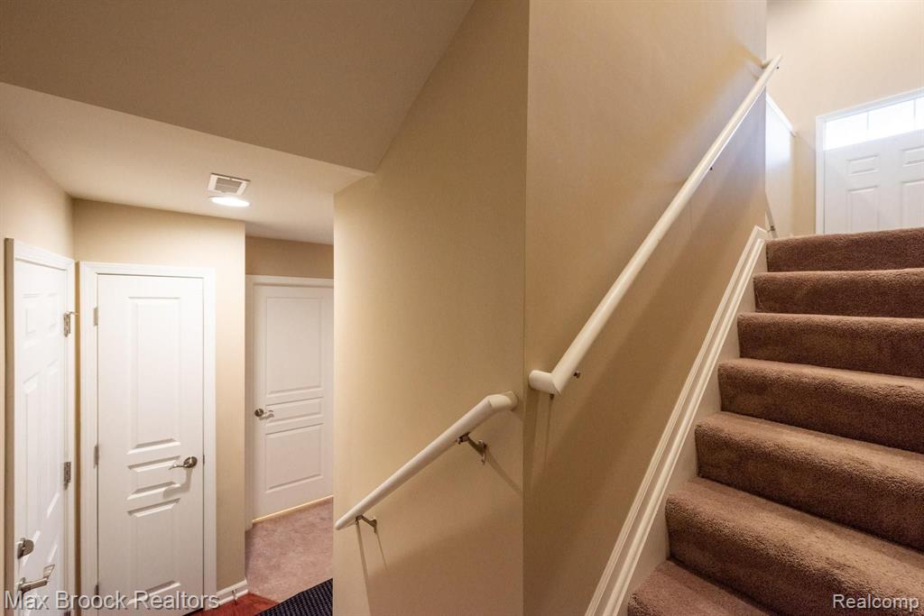 330 Glenhurst Boulevard Rochester Hills, MI 48307 - Photo 18 of 24