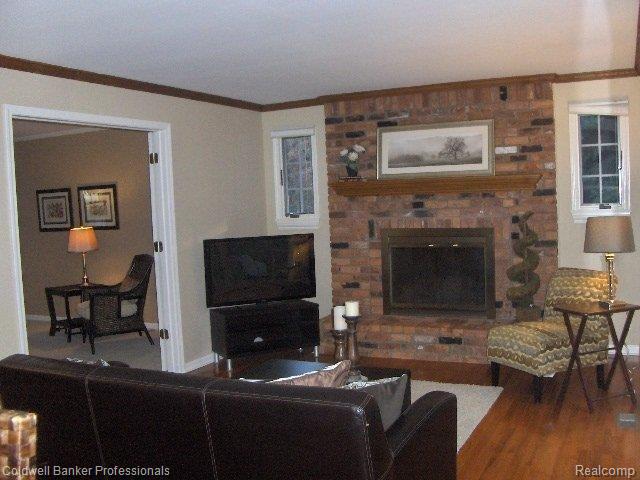 756 Spartan Drive Rochester, MI 48309 - Photo 8 of 27 Hardwood in Family Room.JPG