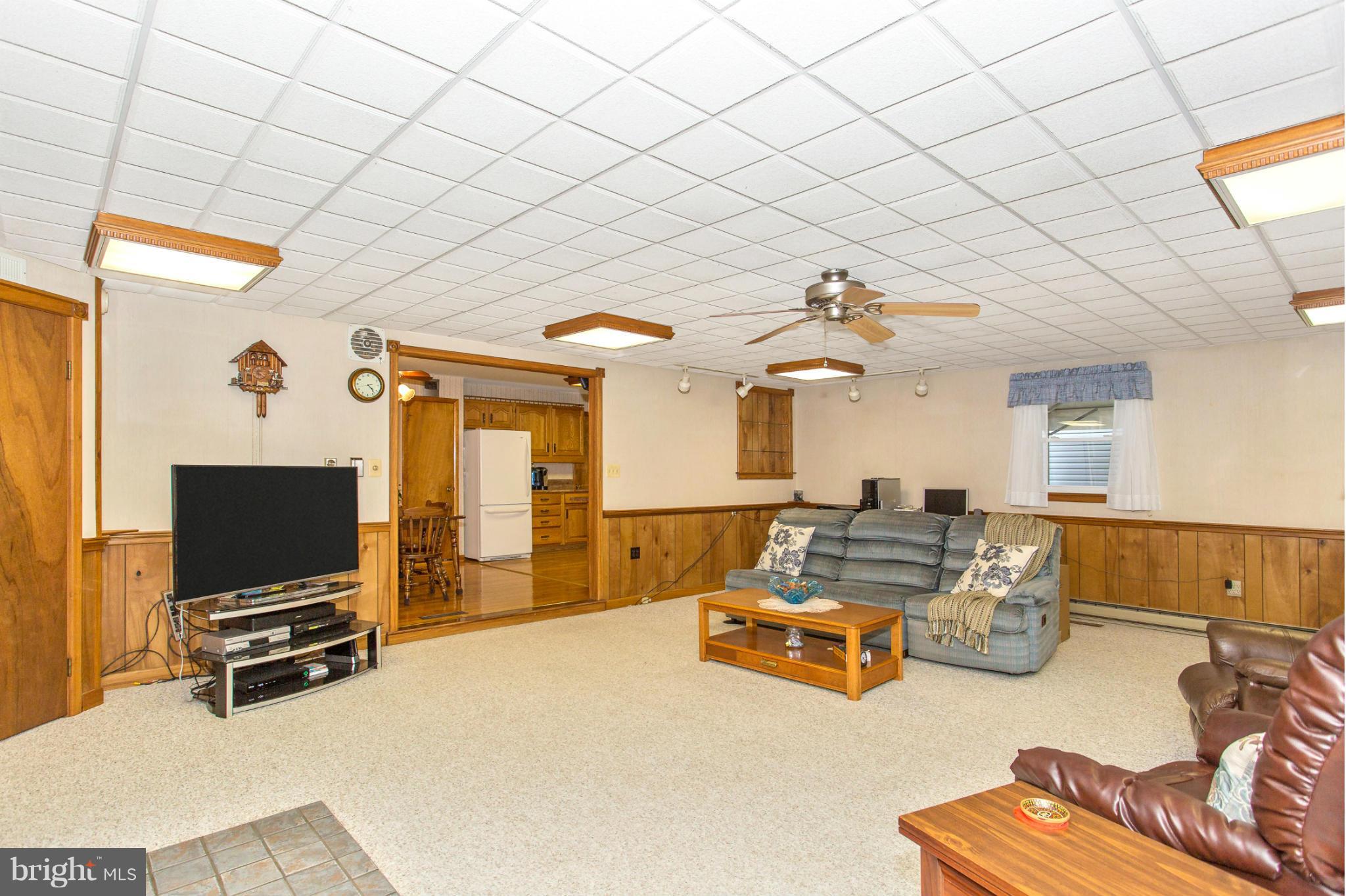 10456 Old Annapolis Road Frederick, MD 21701 - Photo 13 of 30 Huge Family Room 24x24 w/Custom Fluorescent Fix
