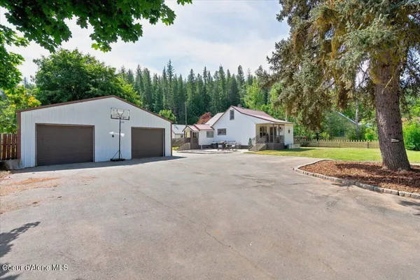 $425,000 | 905 South Division Street, Pinehurst, ID 83850