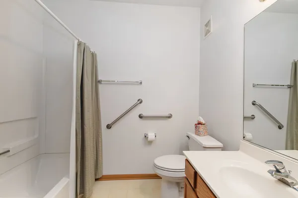 $119,500 | 801 North McLean Boulevard, Unit 156, Elgin, IL 60123
