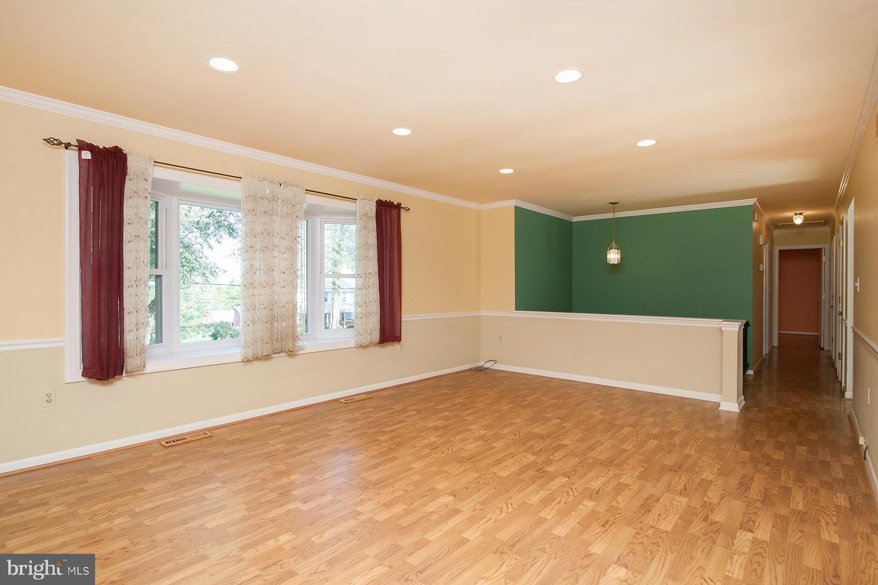 527 Streaker Road Sykesville, MD 21784 - Photo 3 of 26 Living Room