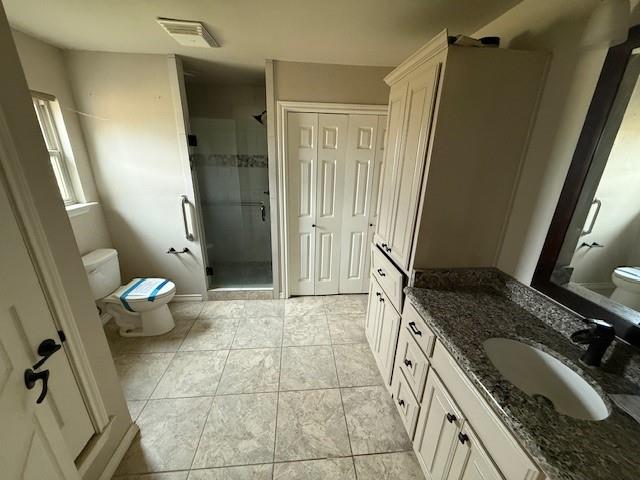 303 New Highland Road Springtown, TX 76082 - Photo 8 of 19 a bathroom with a granite countertop sink and a mirror