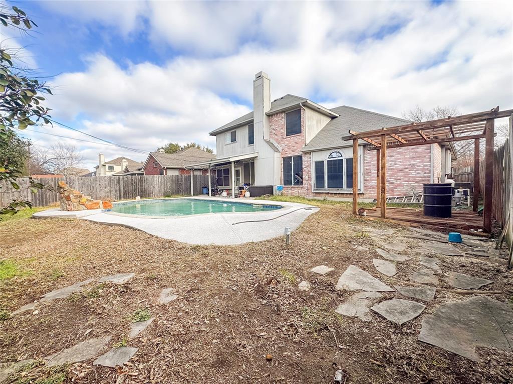 5510 Rolling Green Road Arlington, TX 76017 - Photo 16 of 19 a front view of a house with a yard