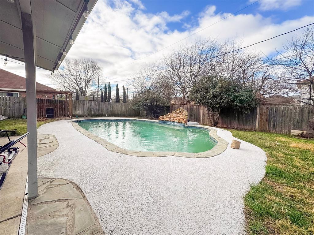 5510 Rolling Green Road Arlington, TX 76017 - Photo 17 of 19 a view of a swimming pool with a patio