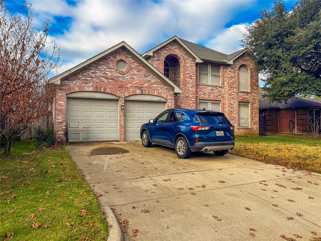 5510 Rolling Green Road Arlington, TX 76017 - Photo 3 of 19 a front view of a house with a yard