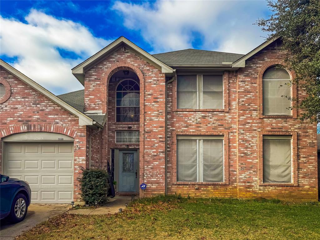 5510 Rolling Green Road Arlington, TX 76017 - Photo 4 of 19 a front view of a house