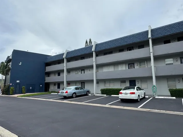 $1,500 | 7797 Golf Cir Drive, Unit 304, Margate, FL 33063