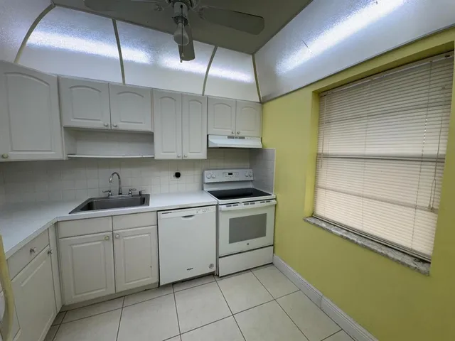 $1,500 | 7797 Golf Cir Drive, Unit 304, Margate, FL 33063