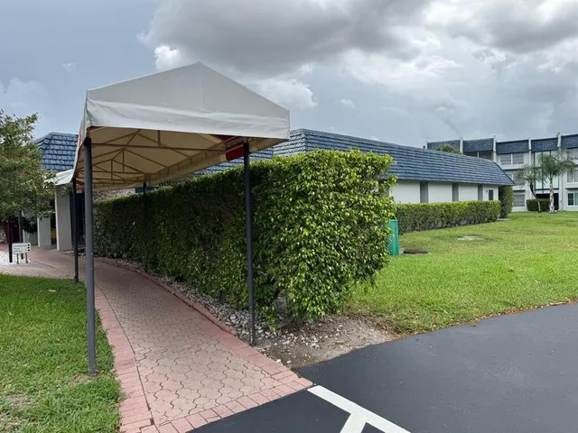 $1,500 | 7797 Golf Cir Drive, Unit 304, Margate, FL 33063