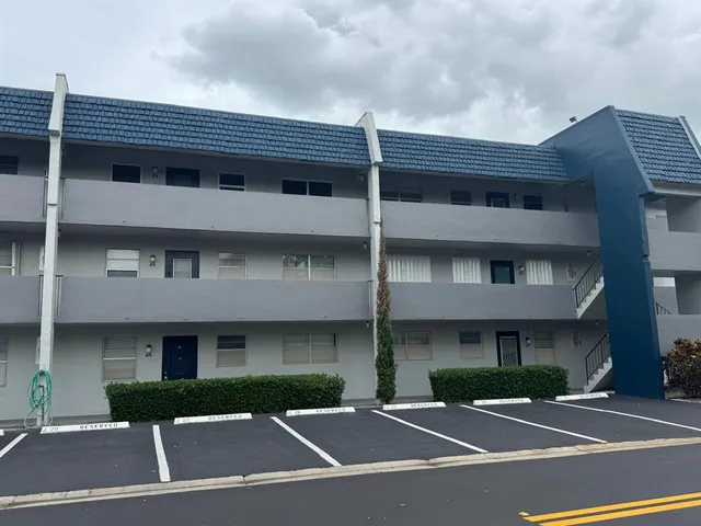 $1,500 | 7797 Golf Cir Drive, Unit 304, Margate, FL 33063