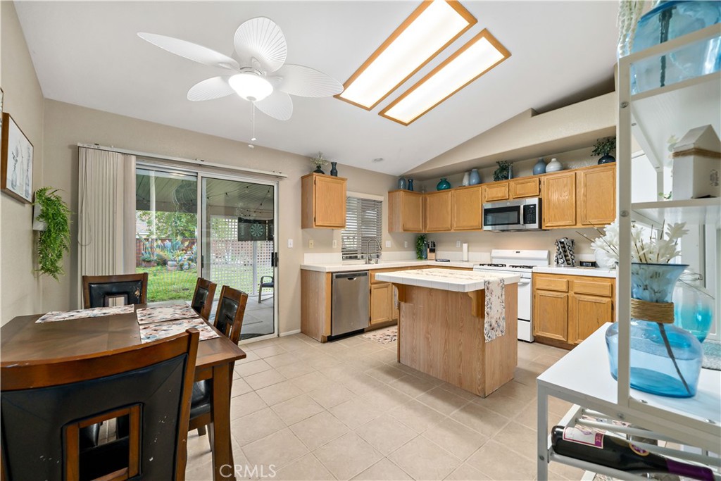 31577 Adour Way Winchester, CA 92596 - Photo 13 of 38